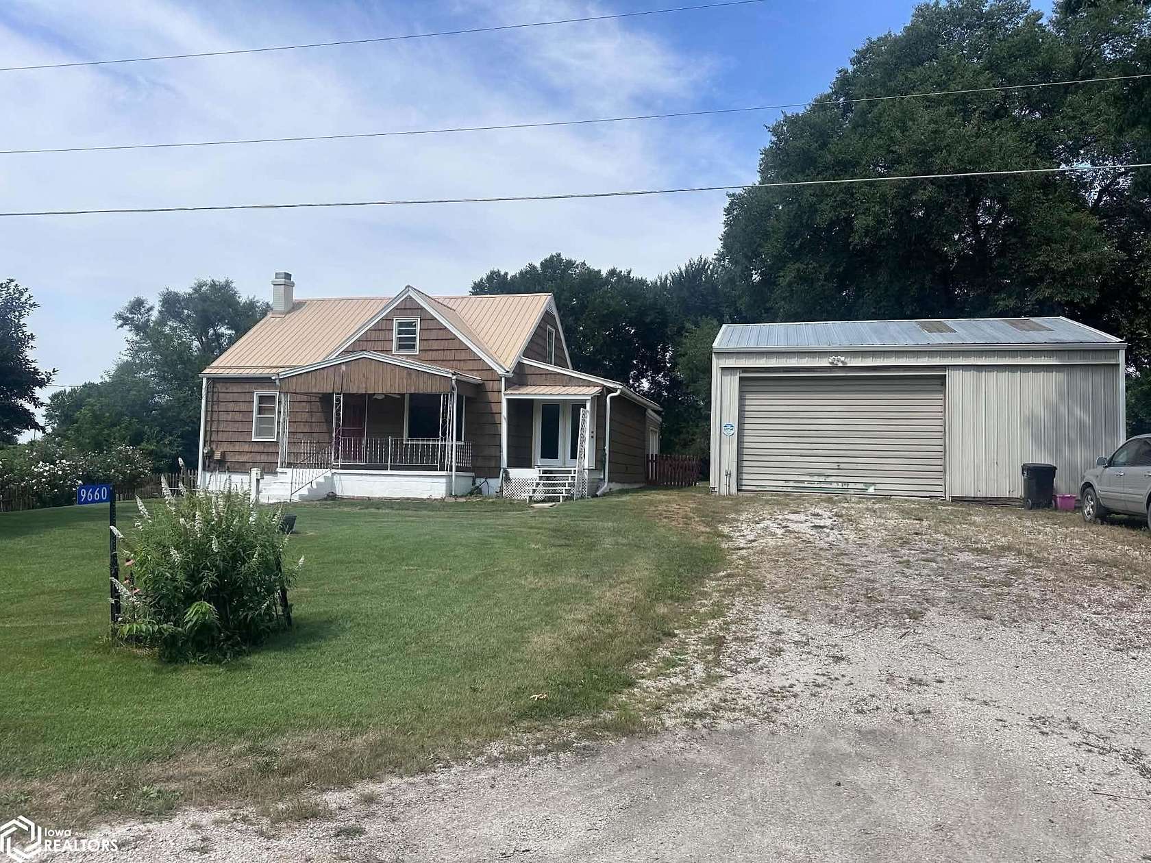 2 Acres of Land with Home for Sale in Ottumwa, Iowa