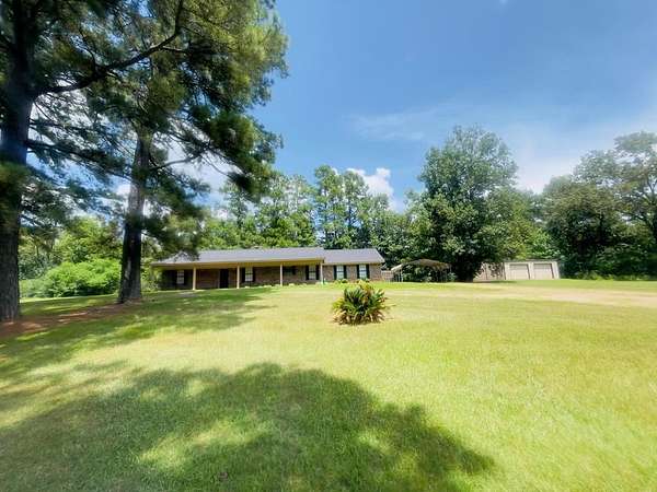 1.86 Acres of Land with Home for Sale in Garrison, Texas