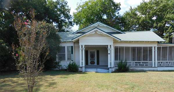 2.62 Acres of Land with Home for Sale in Dawson, Texas