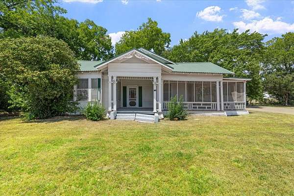 2.62 Acres of Land with Home for Sale in Dawson, Texas