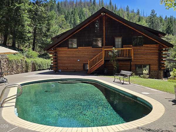 5.78 Acres of Land with Home for Sale in Jacksonville, Oregon