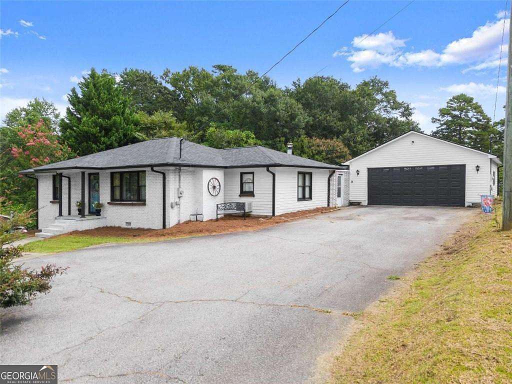 6 Acres of Land with Home for Lease in Toccoa, Georgia