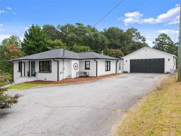 6 Acres of Land with Home for Lease in Toccoa, Georgia