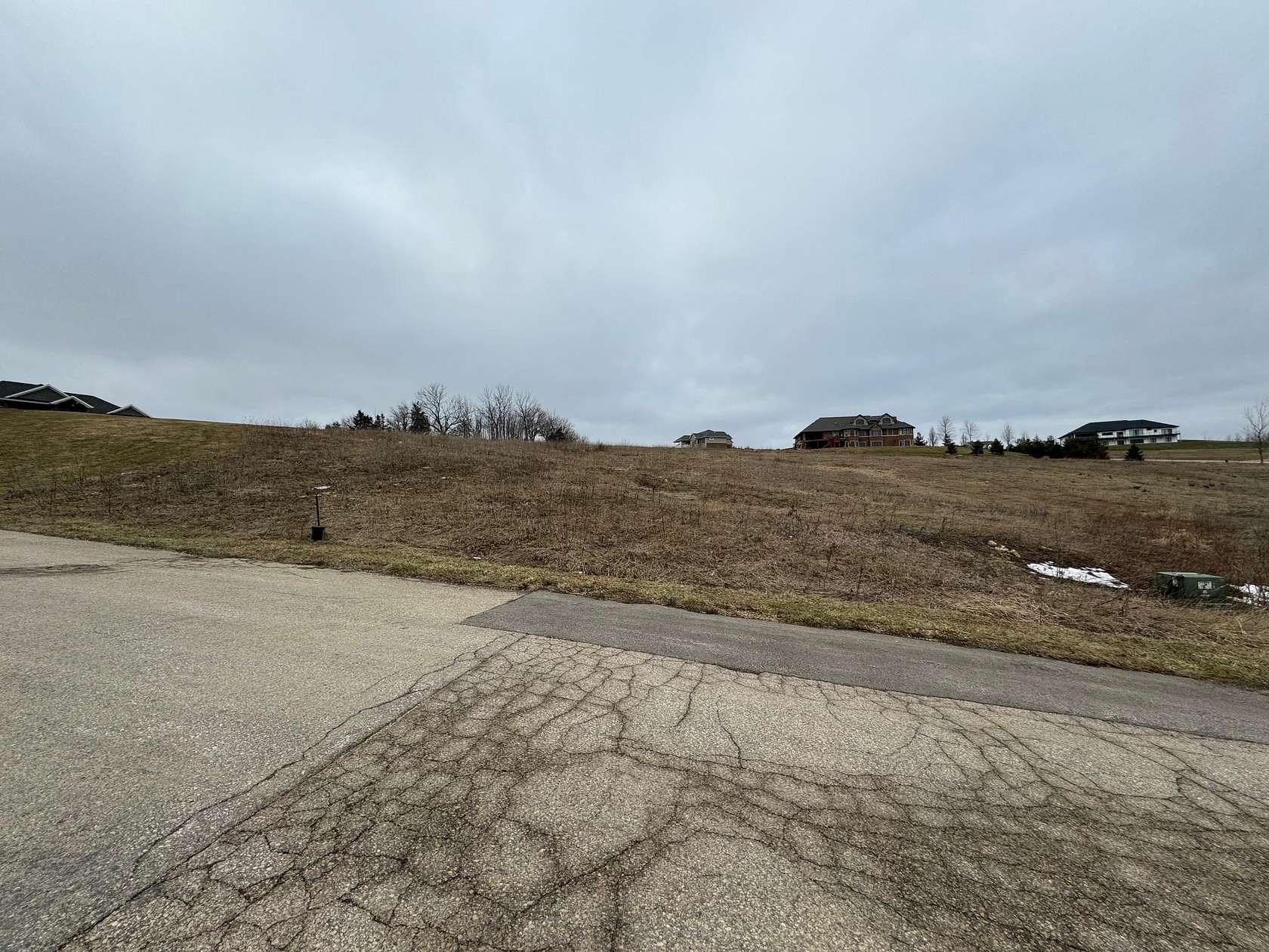 1 Acre of Residential Land for Sale in Asbury, Iowa