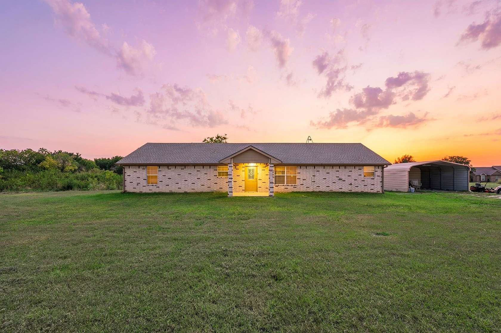 10.4 Acres of Land with Home for Sale in Barry, Texas