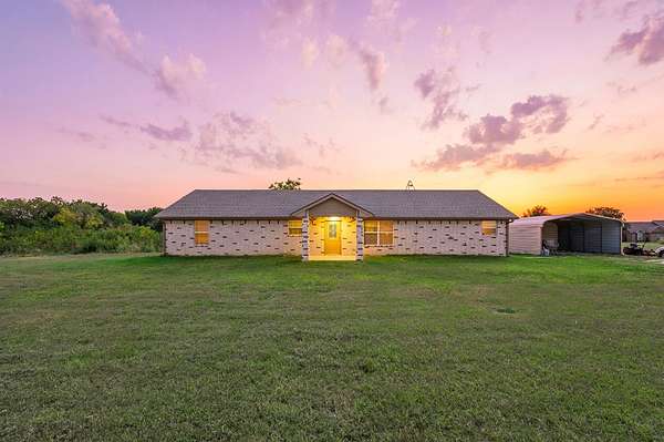 10.4 Acres of Land with Home for Sale in Barry, Texas