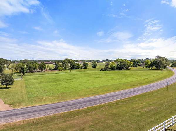5 Acres of Land for Sale in Lindale, Texas