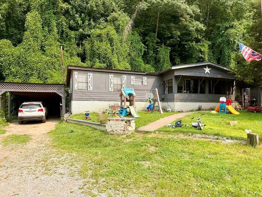 20 Acres of Land with Home for Sale in Whitesburg, Kentucky