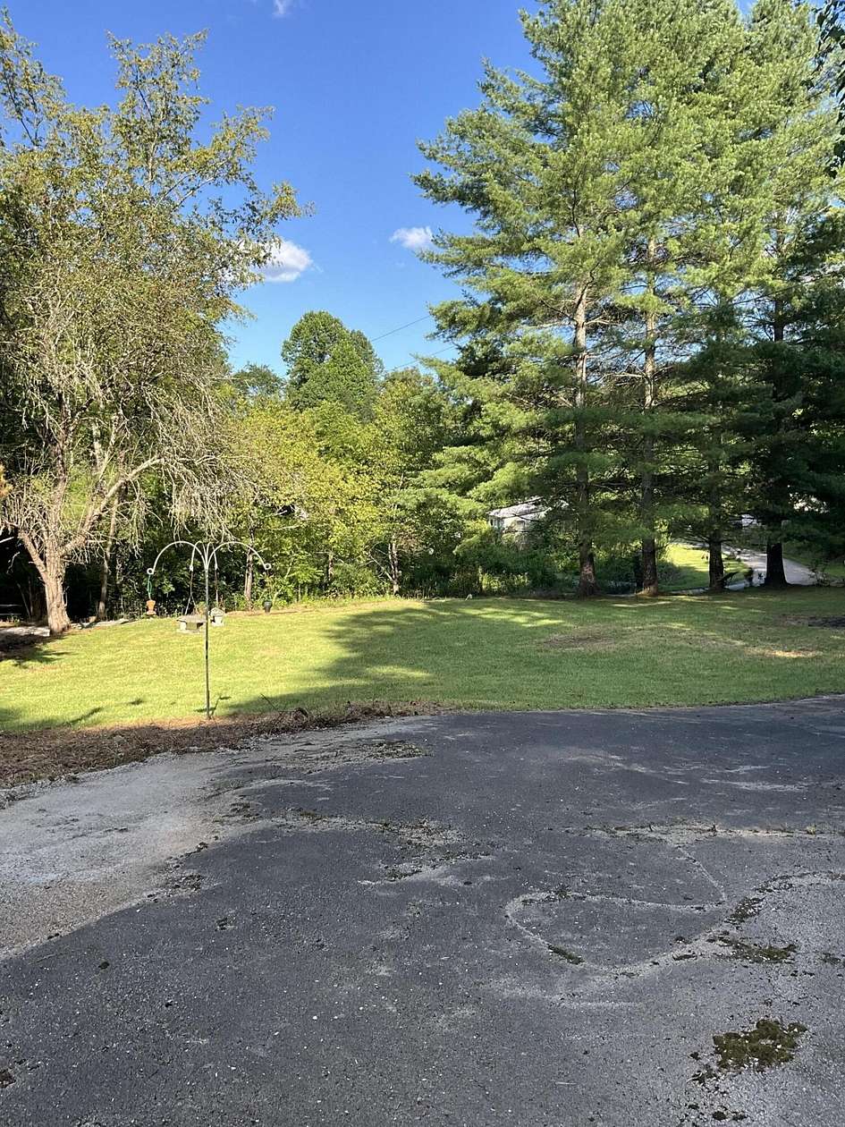 28 Acres of Recreational Land for Sale in Manchester, Kentucky