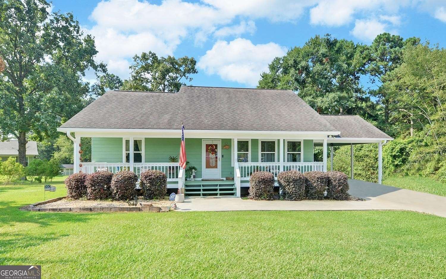 1.5 Acres of Land with Home for Sale in Hartwell, Georgia