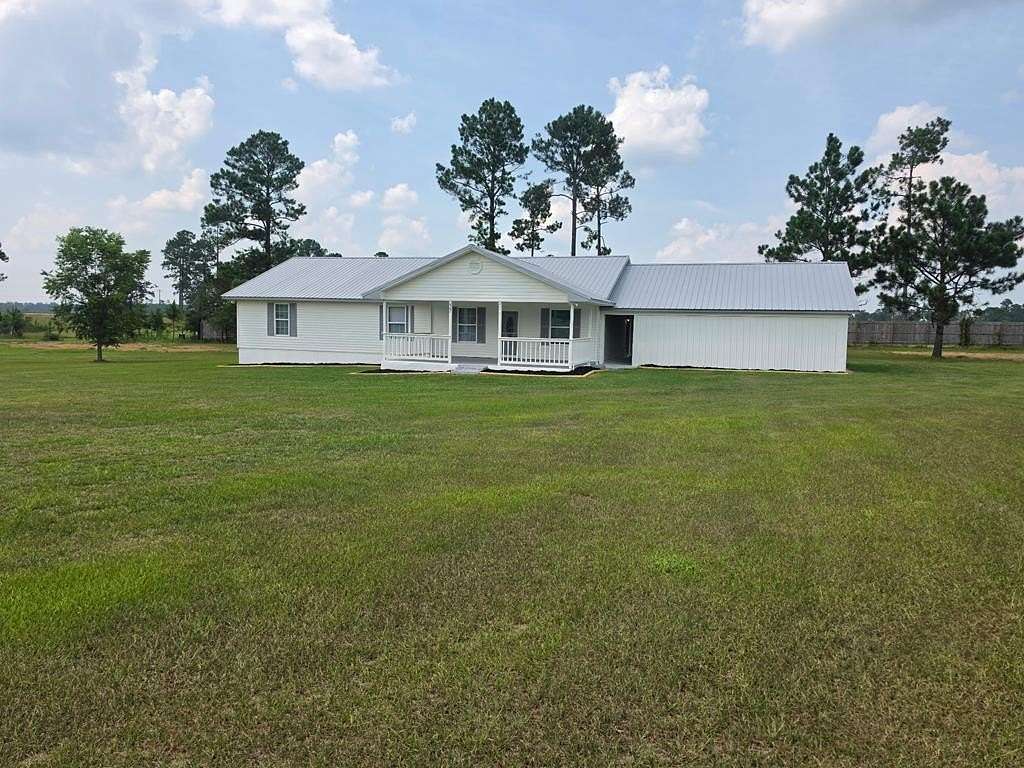 3.5 Acres of Land with Home for Sale in Pearson, Georgia