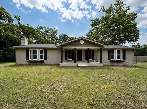 10 Acres of Land with Home for Sale in Grenada, Mississippi