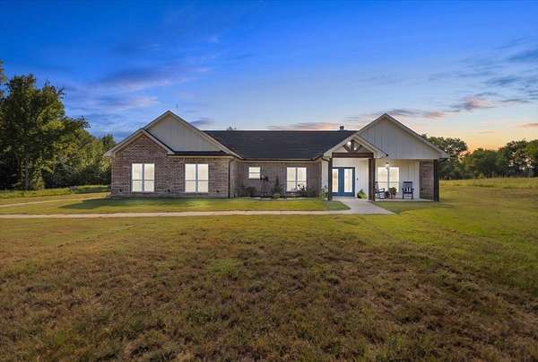 1.8 Acres of Land with Home for Sale in Jacksonville, Texas