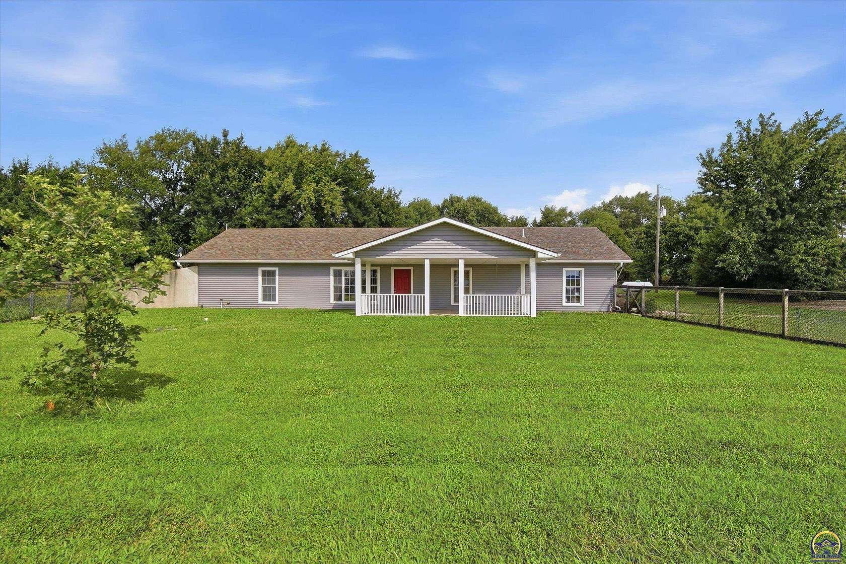 4.6 Acres of Land with Home for Sale in Valley Falls, Kansas