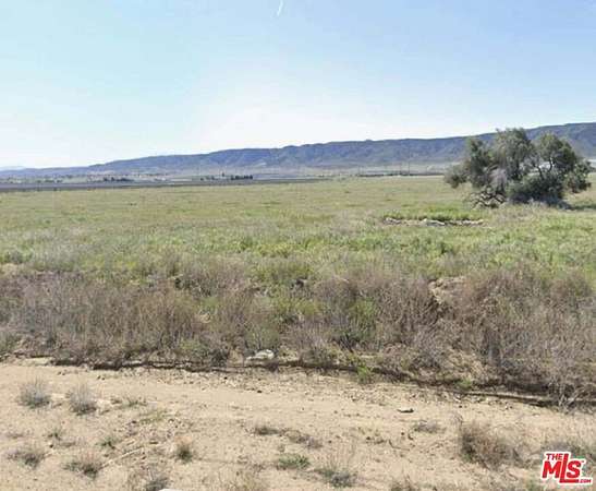 4.69 Acres of Land for Sale in Del Sur, California