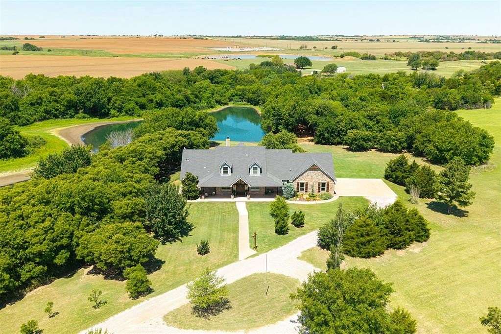 9.64 Acres of Land with Home for Sale in Piedmont, Oklahoma