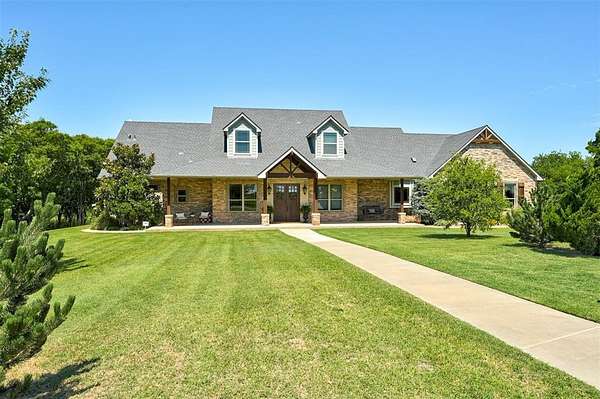 9.64 Acres of Land with Home for Sale in Piedmont, Oklahoma