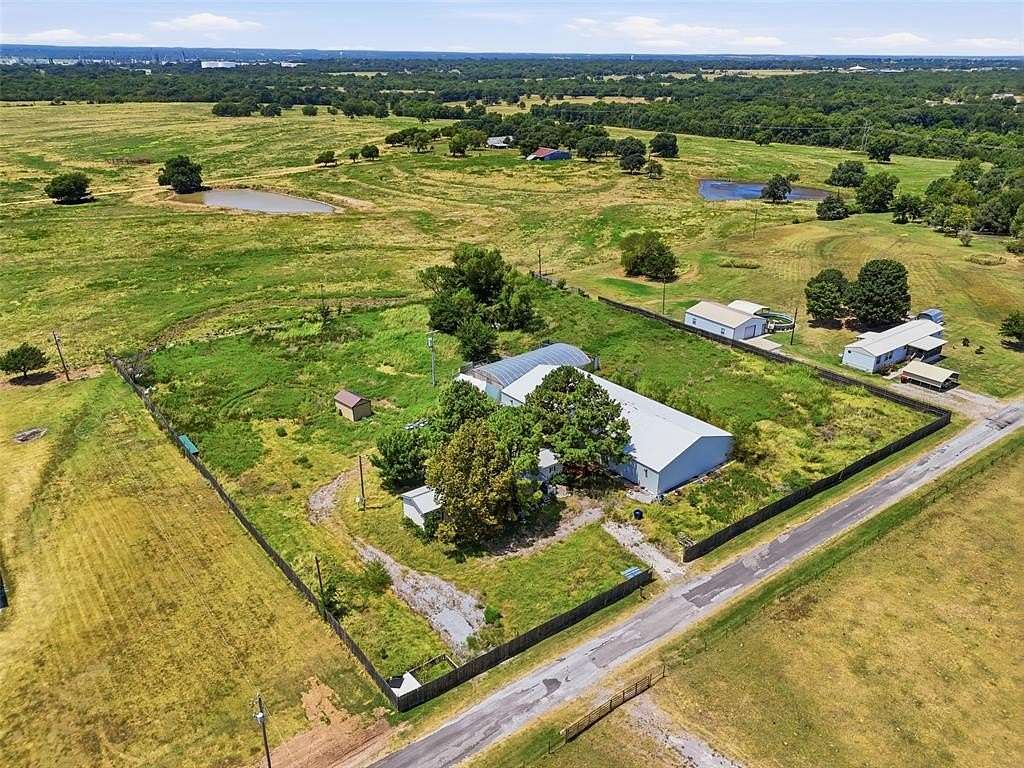 2.5 Acres of Land with Home for Sale in Wynnewood, Oklahoma
