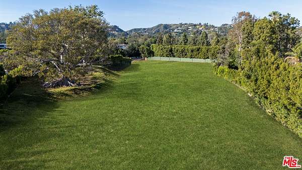 2.25 Acres of Residential Land for Sale in Los Angeles, California