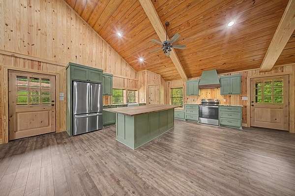 33 Acres of Recreational Land with Home for Sale in Milam, Texas