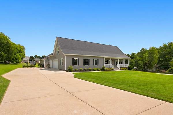 1.8 Acres of Land with Home for Sale in Columbia, Tennessee