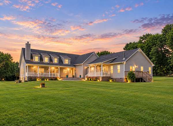 1.8 Acres of Land with Home for Sale in Columbia, Tennessee