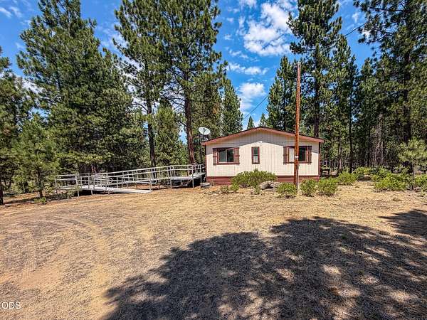 4.7 Acres of Land with Home for Sale in La Pine, Oregon