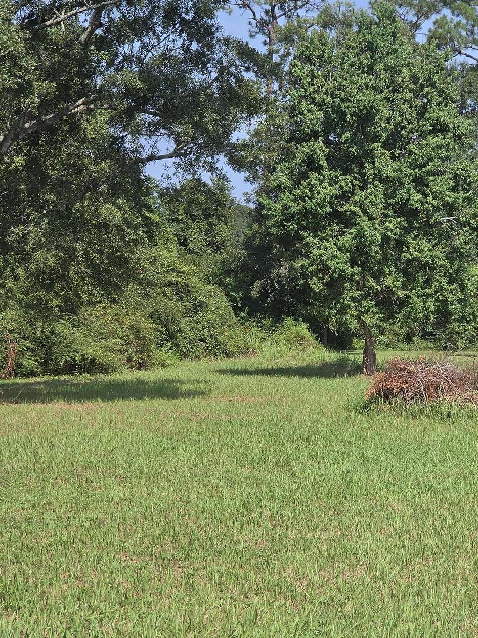 2 Acres of Land for Sale in DeFuniak Springs, Florida