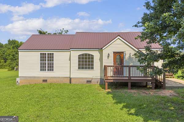 1.5 Acres of Land with Home for Sale in Dewy Rose, Georgia