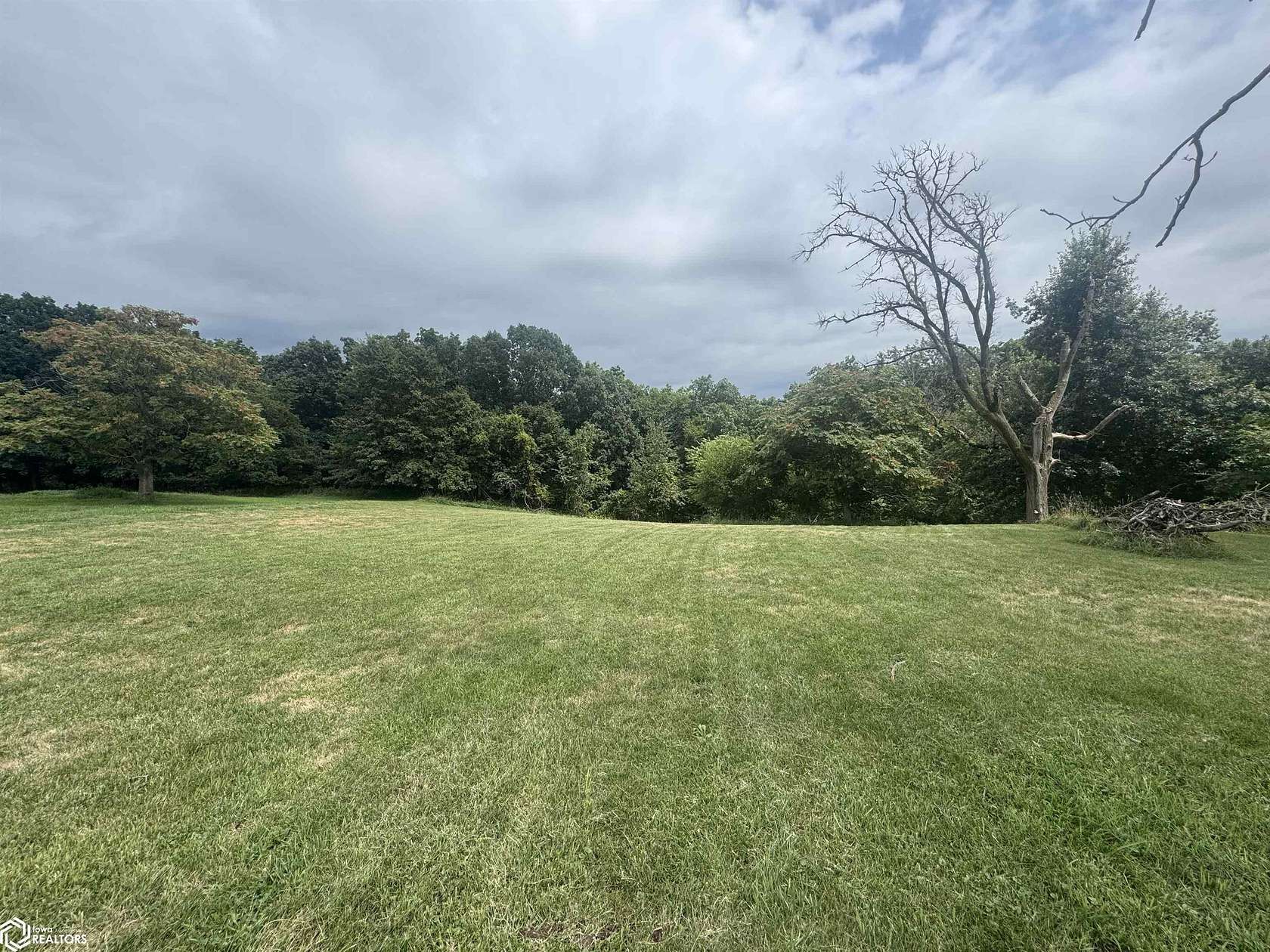 16 Acres of Recreational & Residential Land for Sale in Centerville, Iowa