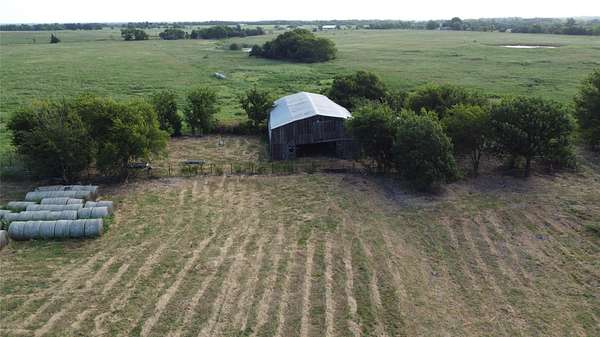 43 Acres of Agricultural & Residential Land for Sale in Commerce, Texas