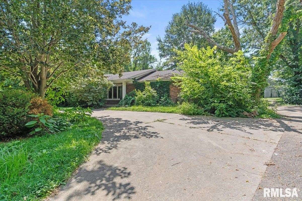 2.4 Acres of Land with Home for Sale in Springfield, Illinois