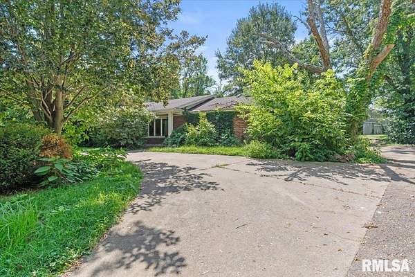 2.4 Acres of Land with Home for Sale in Springfield, Illinois