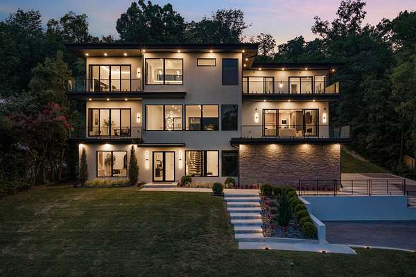 1.64 Acres of Land with Home for Sale in Nashville, Tennessee