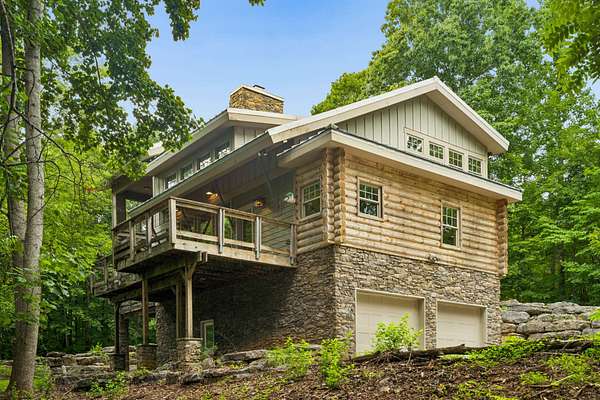 10 Acres of Land with Home for Sale in Nashville, Tennessee
