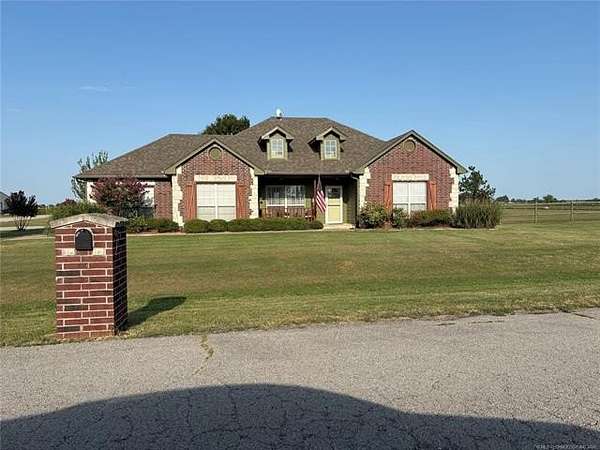 2 Acres of Land with Home for Sale in Skiatook, Oklahoma