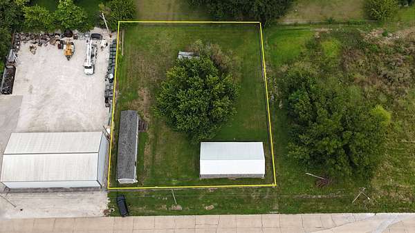 0.5 Acres of Commercial Land for Sale in Pittsfield, Illinois
