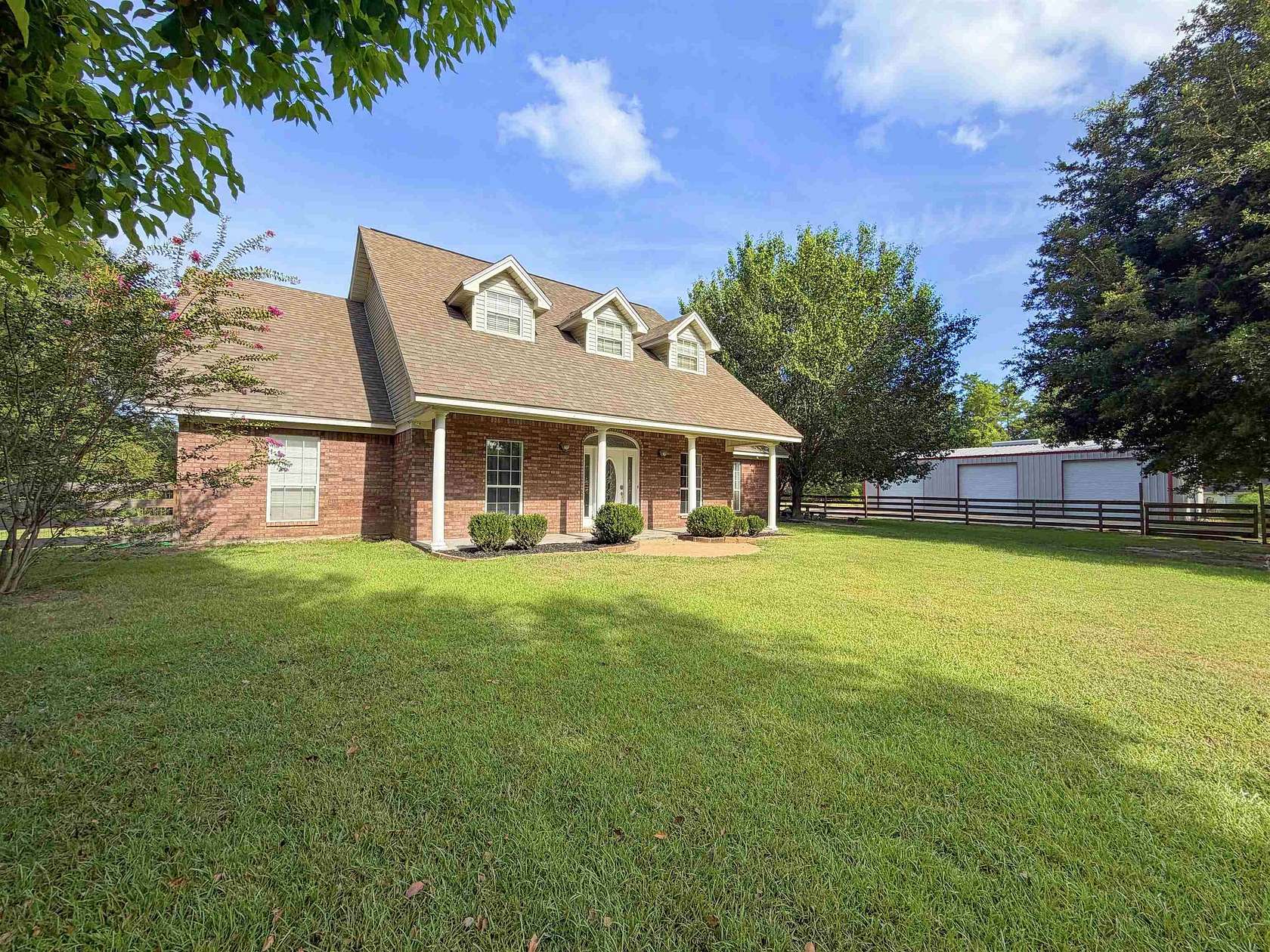 6 Acres of Improved Residential Land for Sale in Buna, Texas