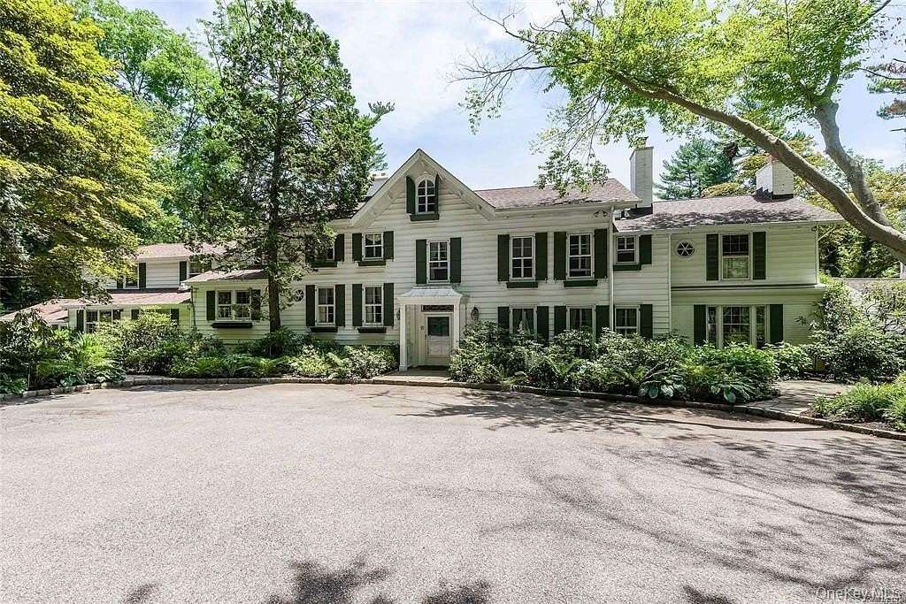 5 Acres of Land with Home for Sale in Matinecock, New York
