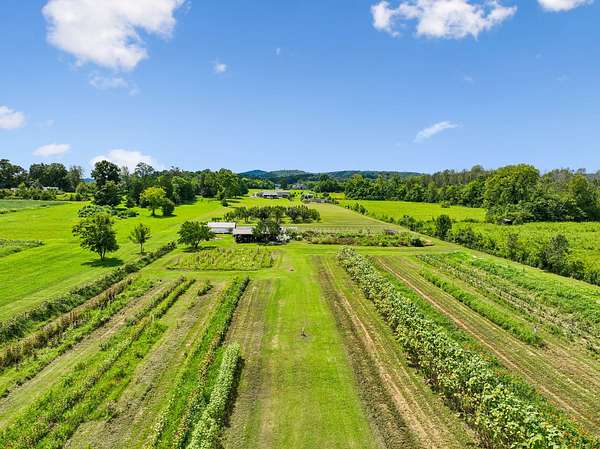 10.2 Acres of Land with Home for Sale in Lebanon, Tennessee