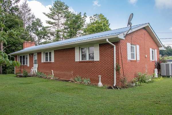12.2 Acres of Land with Home for Sale in Bristol, Tennessee