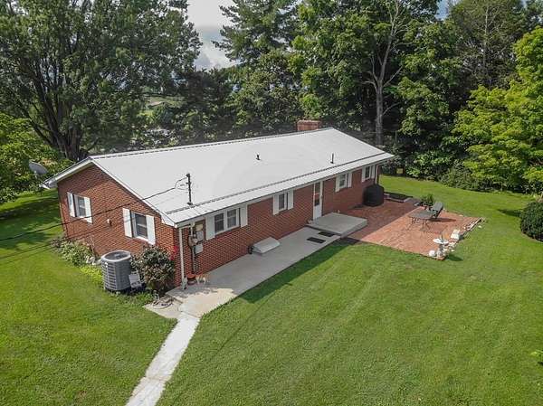 12.2 Acres of Land with Home for Sale in Bristol, Tennessee