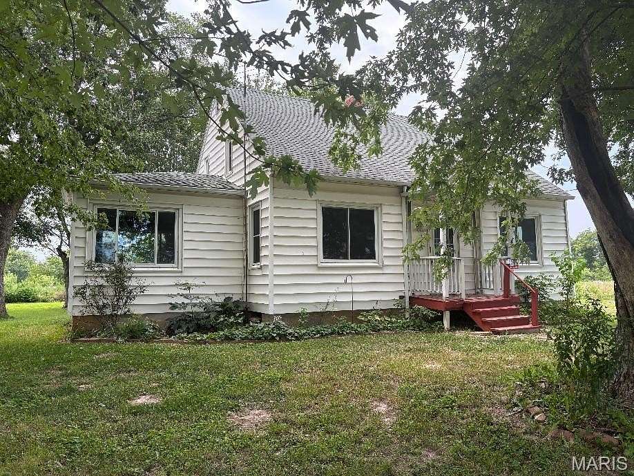 10.6 Acres of Land with Home for Sale in Sparta, Illinois