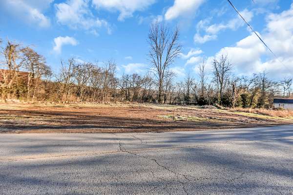 1.13 Acres of Residential Land for Sale in Bethpage, Tennessee