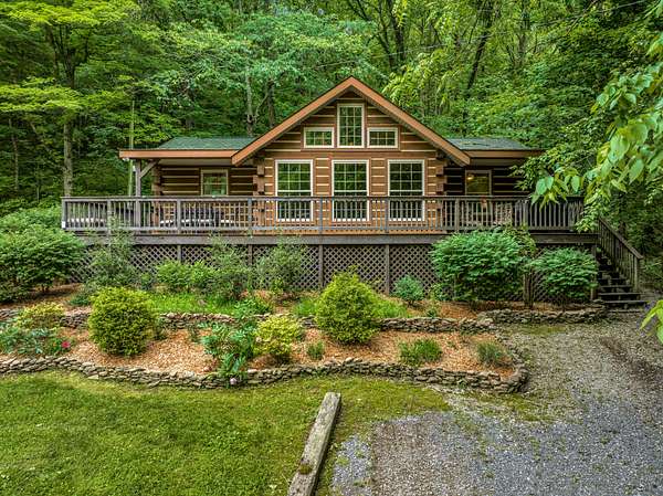15 Acres of Recreational Land with Home for Sale in Gordonsville, Tennessee