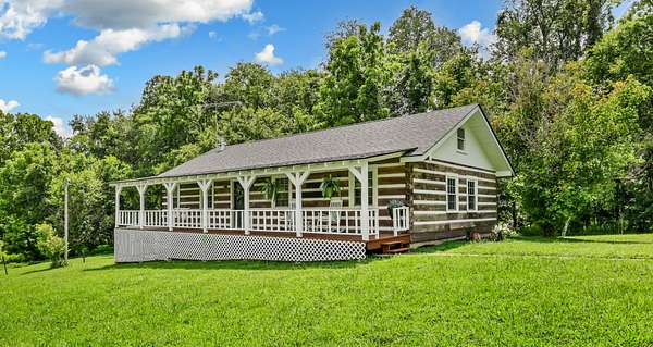 5.28 Acres of Land with Home for Sale in Woodlawn, Tennessee
