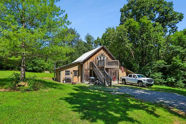 11.3 Acres of Recreational Land with Home for Sale in Watertown, Tennessee