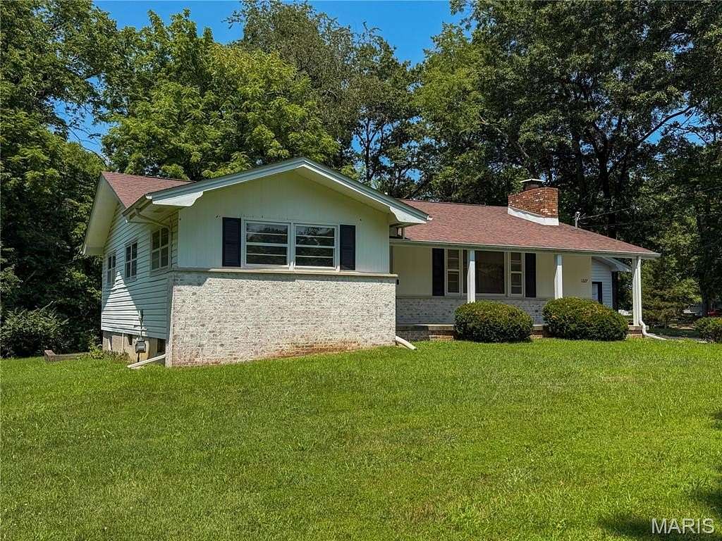 1.58 Acres of Land with Home for Sale in Staunton, Illinois