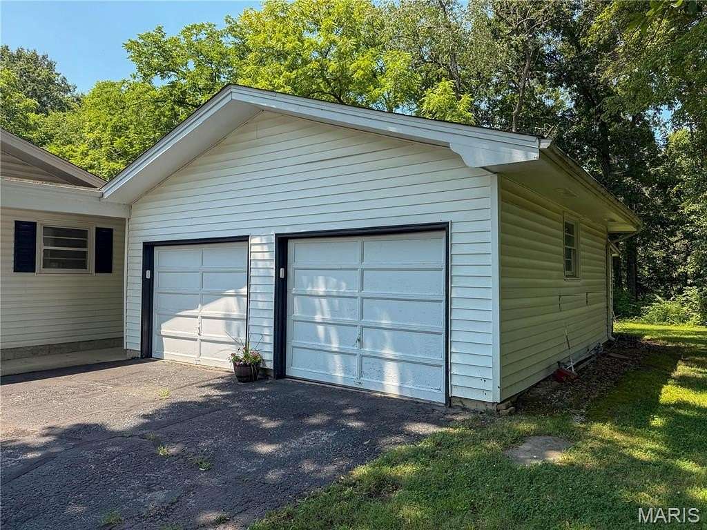 1.58 Acres of Land with Home for Sale in Staunton, Illinois