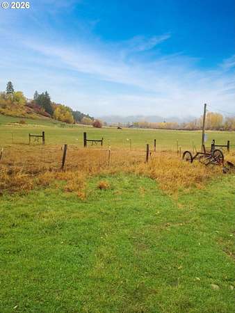 40 Acres of Land for Sale in Halfway, Oregon